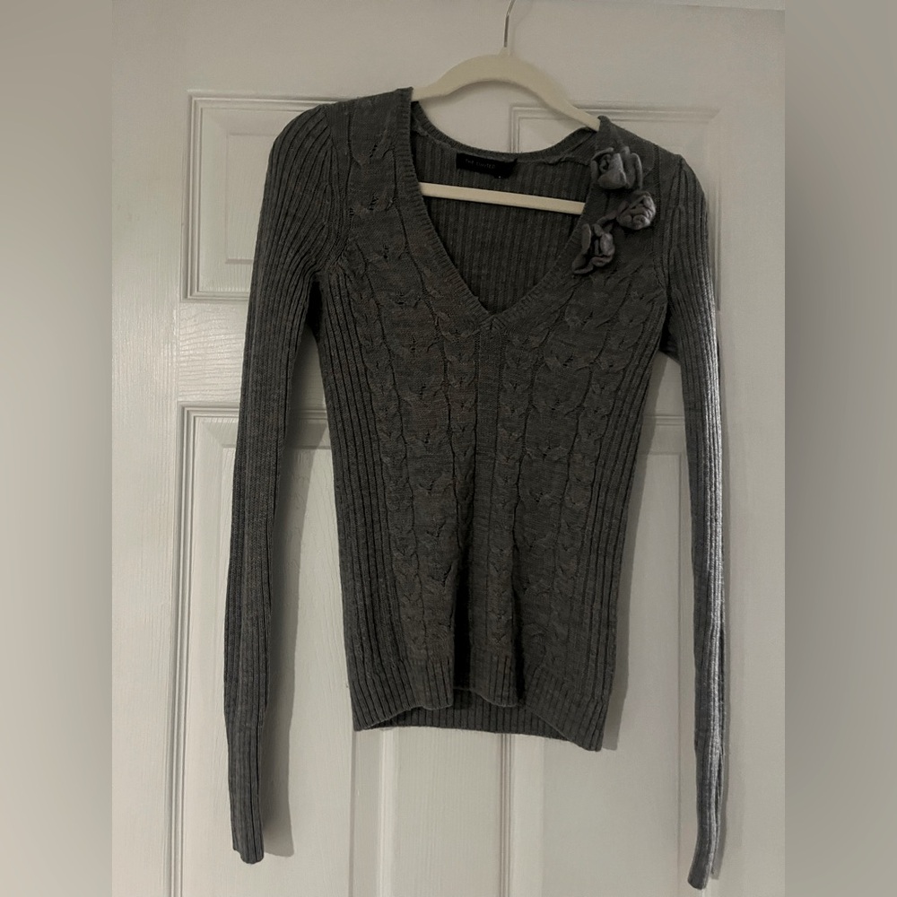 The Limited sz Small Gray cable knit sweater with floral accents.